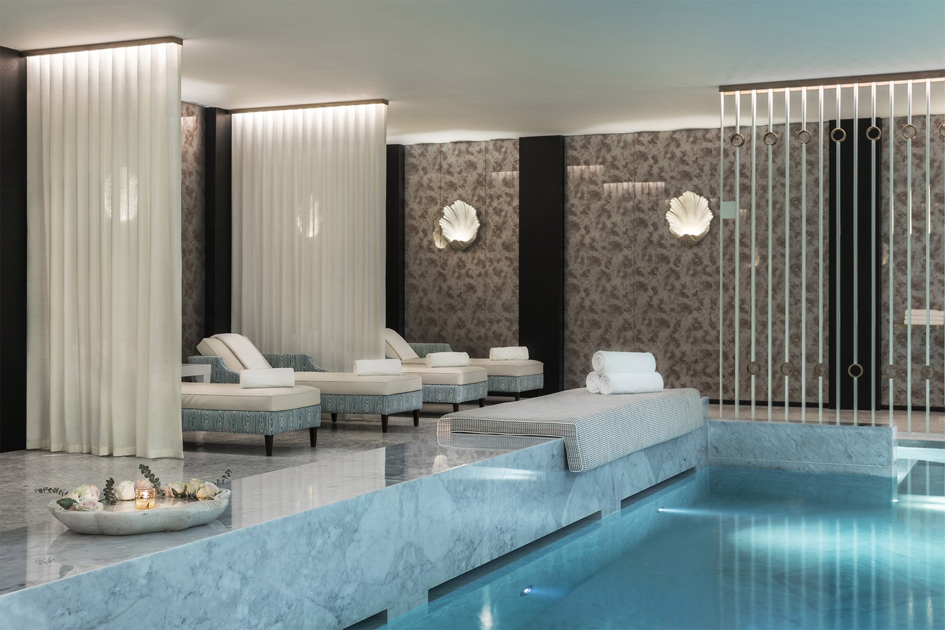 Indoor pool spa luxury hotel Porto